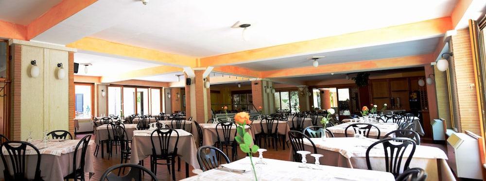 Lh Albergo Il Picchio Пескассероли Экстерьер фото