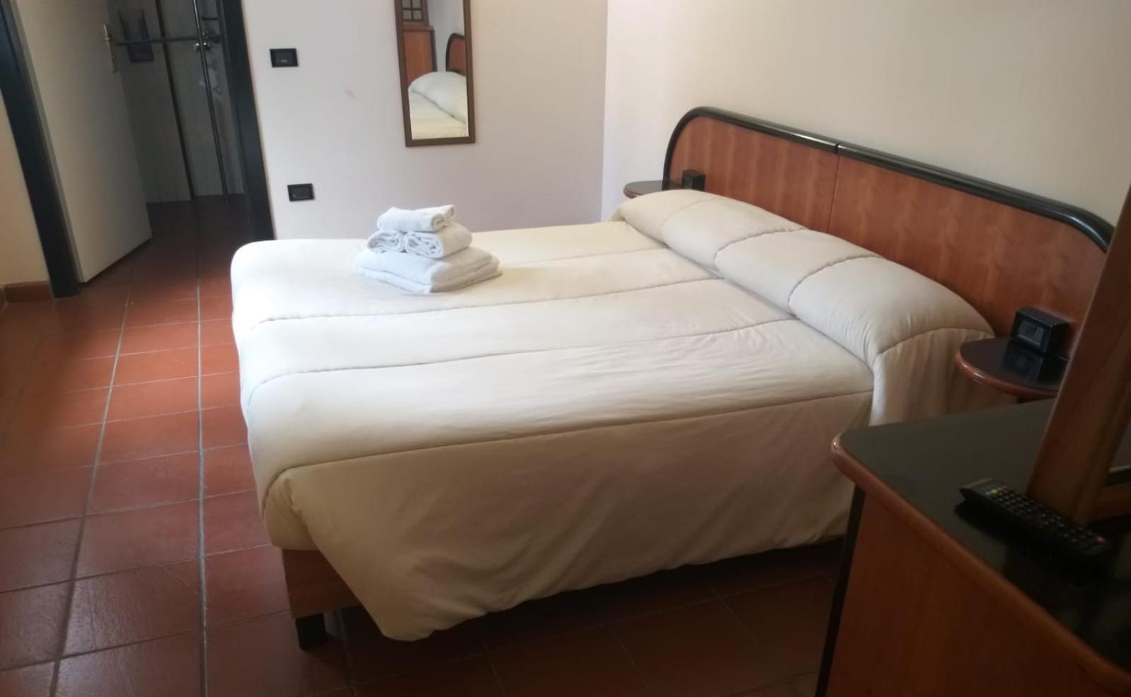 Lh Albergo Il Picchio Пескассероли Экстерьер фото
