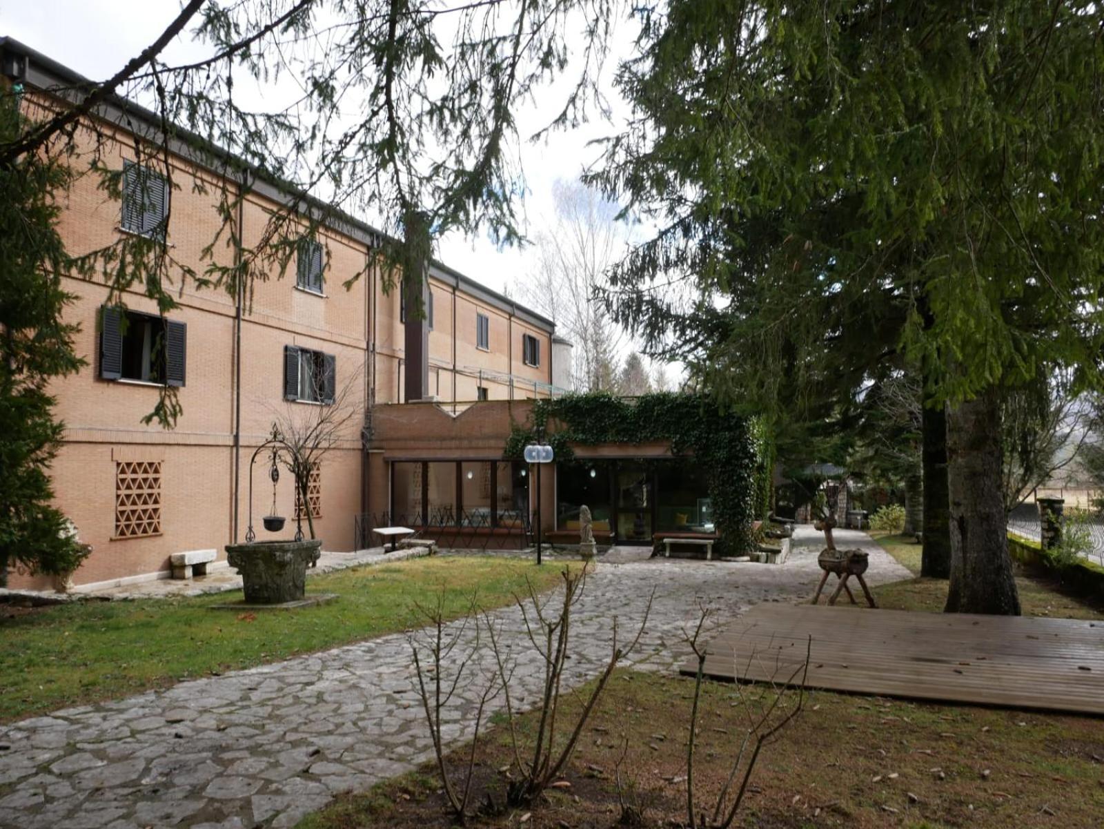 Lh Albergo Il Picchio Пескассероли Экстерьер фото