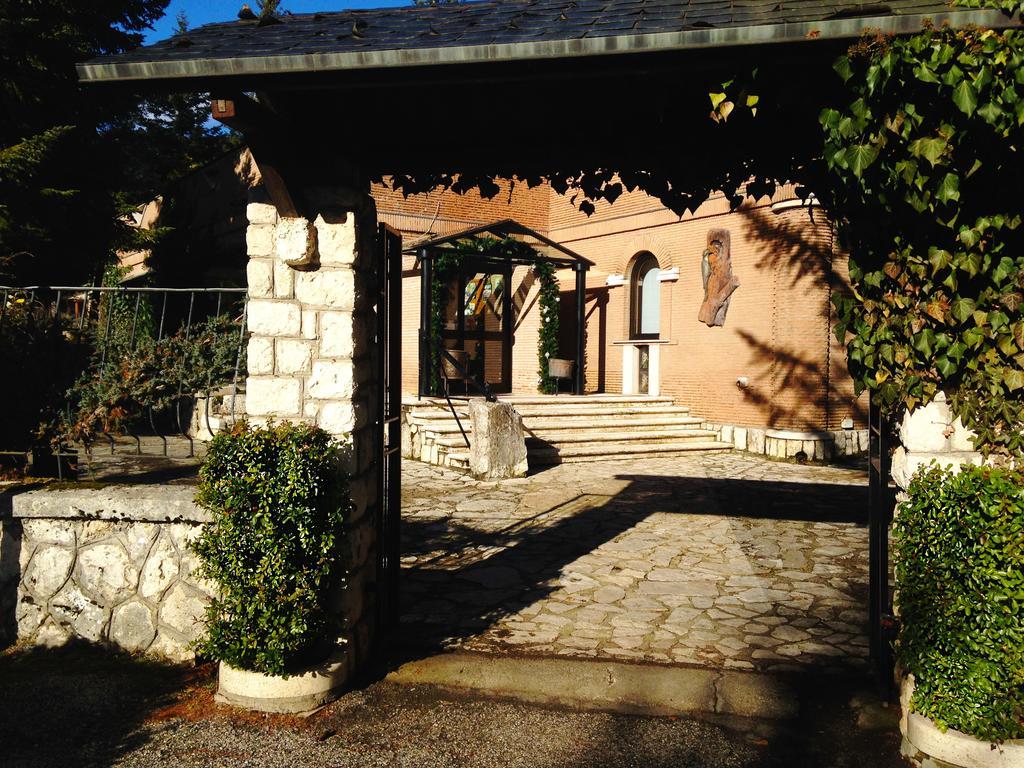 Lh Albergo Il Picchio Пескассероли Экстерьер фото
