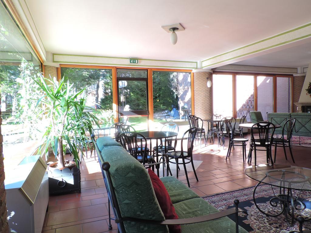 Lh Albergo Il Picchio Пескассероли Экстерьер фото